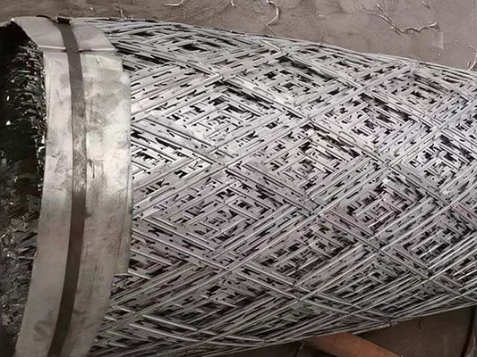DIN1.4301 Welded Wire Mesh AISI304 Razor Mesh Fence Customized